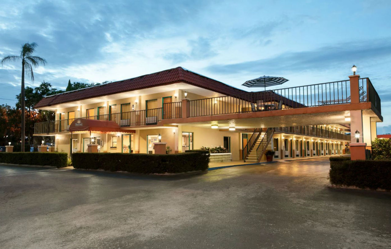 Days Inn By Wyndham Clearwater/Central Exterior foto